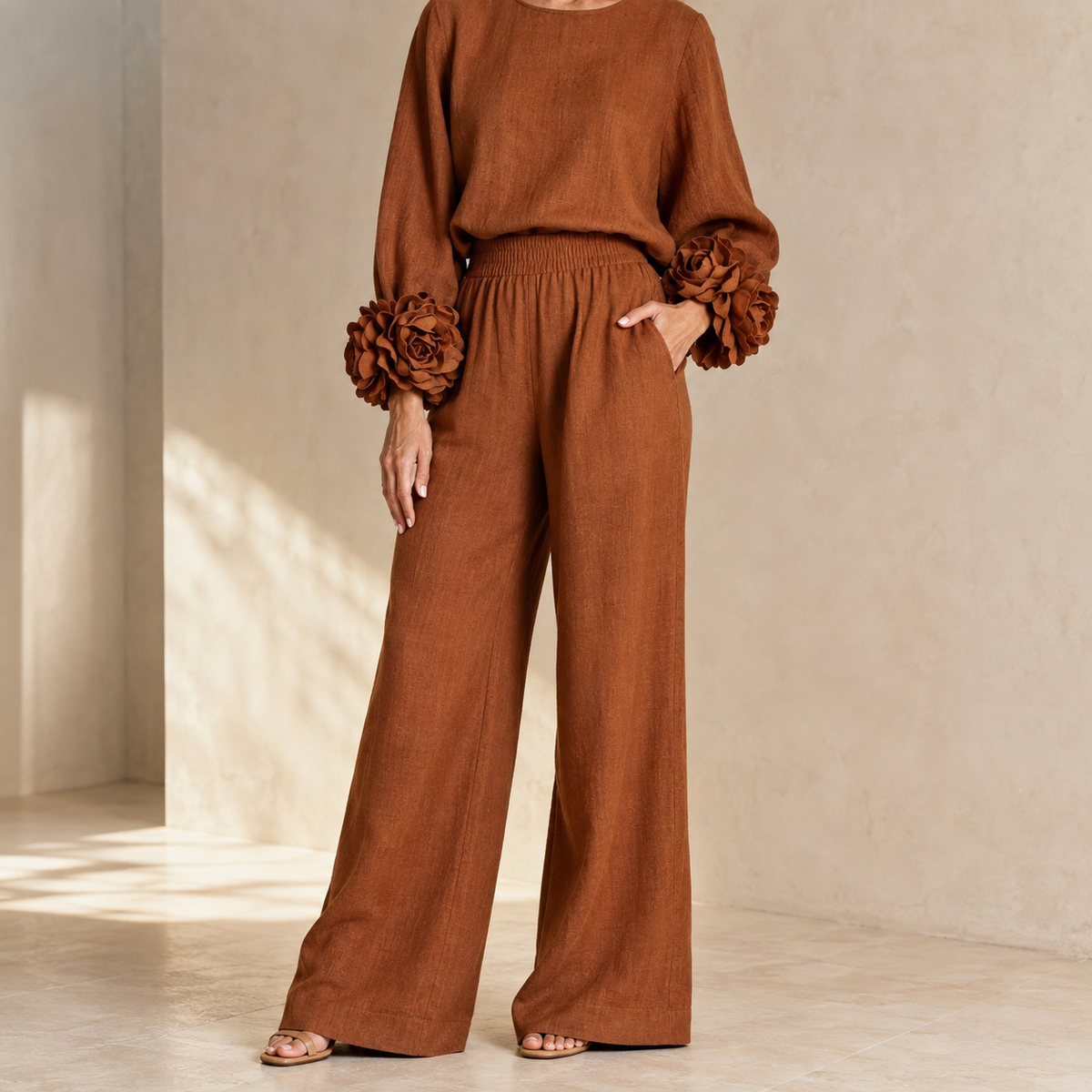 Lily | Two-piece set with floral cuffs