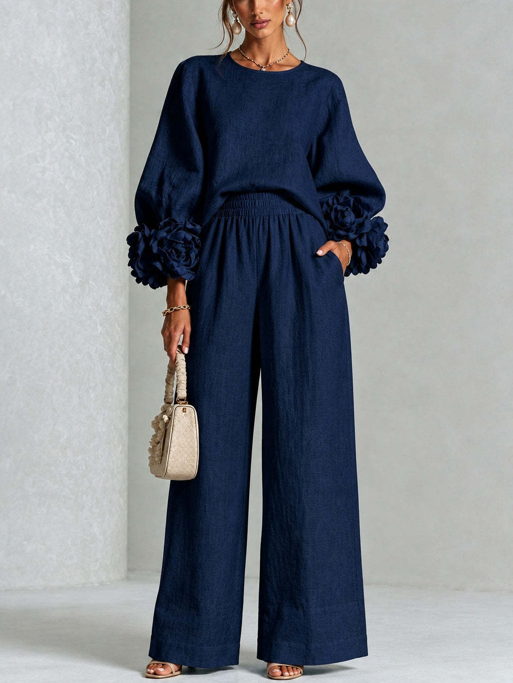 Lily | Two-piece set with floral cuffs